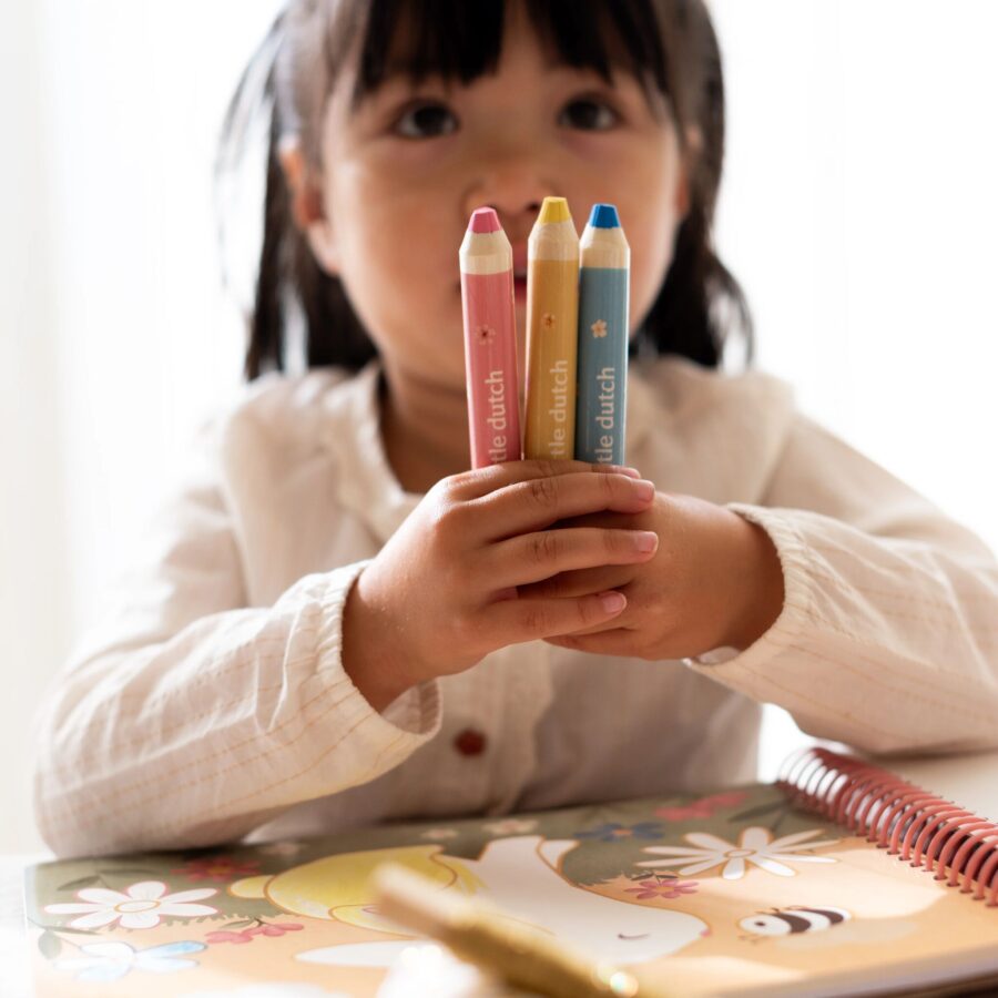 Coloring Book - Essentials - Rosa